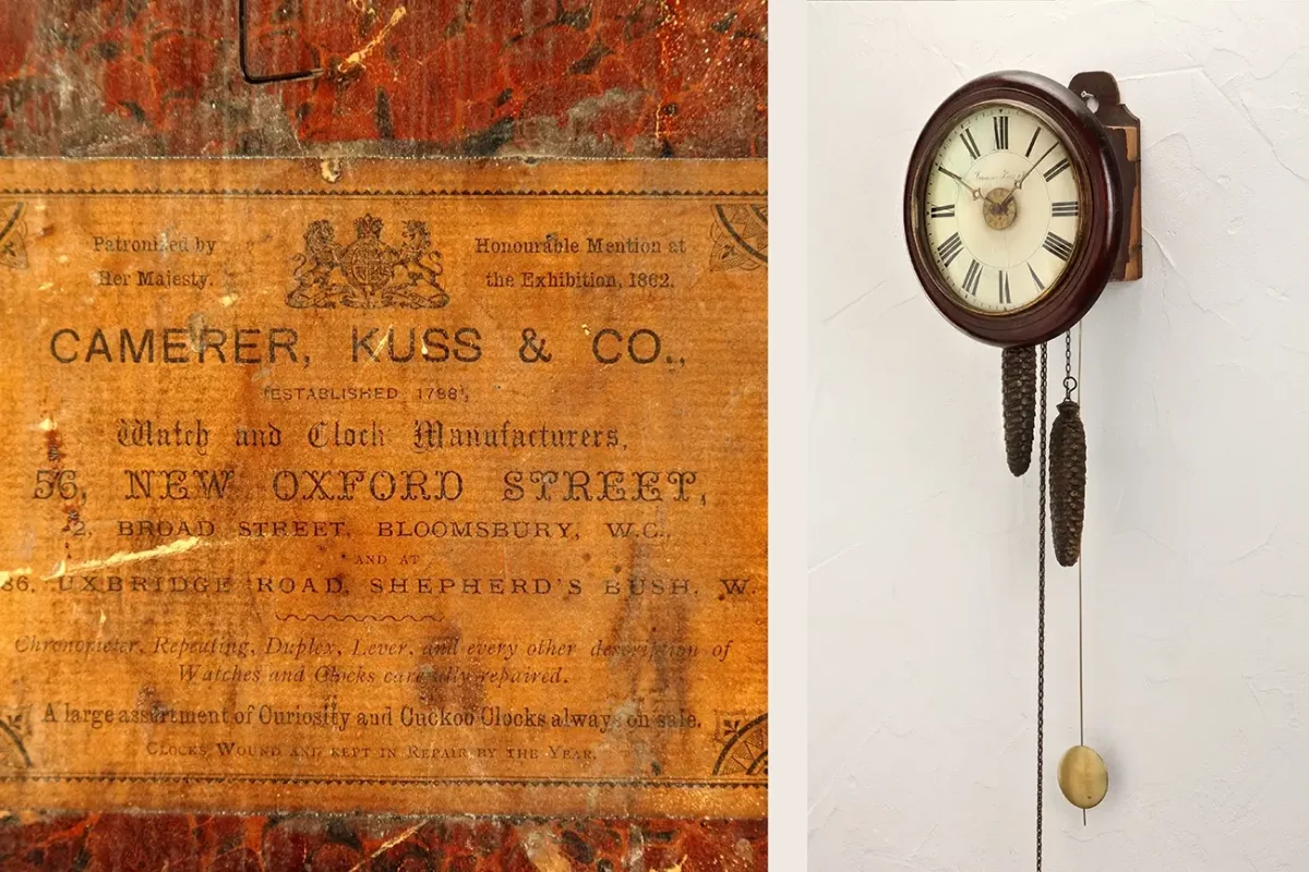 Antike Wanduhr und historische Etikett von Camerer, Kuss & Co