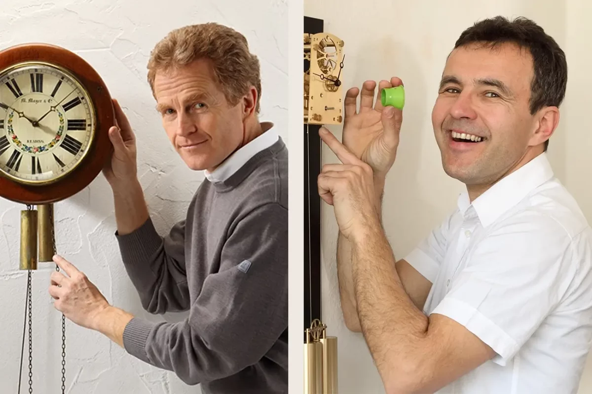 Zwei Männer reparieren eine antike Uhr