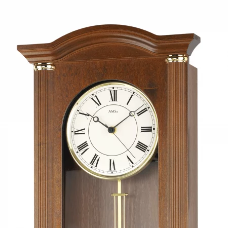 Vintage Standuhr mit römischen Ziffern und Holzgehäuse