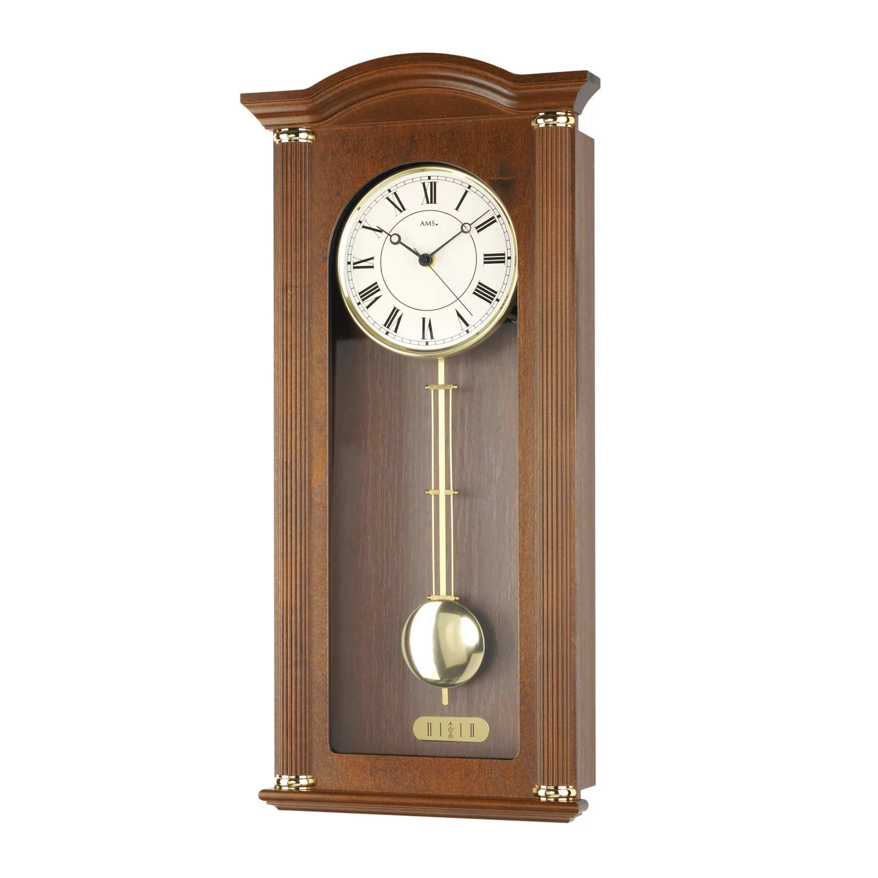 Klassische hölzerne Pendeluhr mit römischen Ziffern