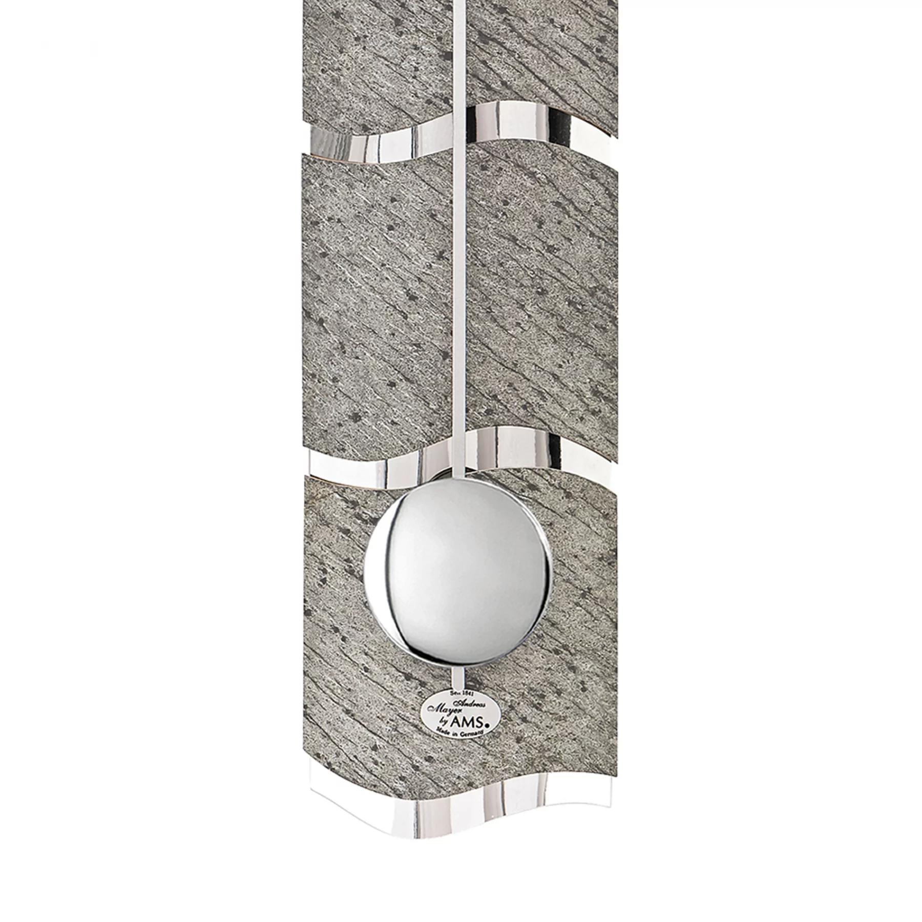 Moderne Pendeluhr mit gebogenem Holzdesign und silbernen Akzenten