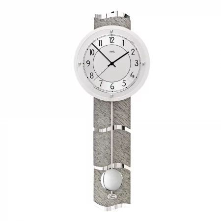 Moderne Pendeluhr mit silbernem Zifferblatt und grauem Holzdesign