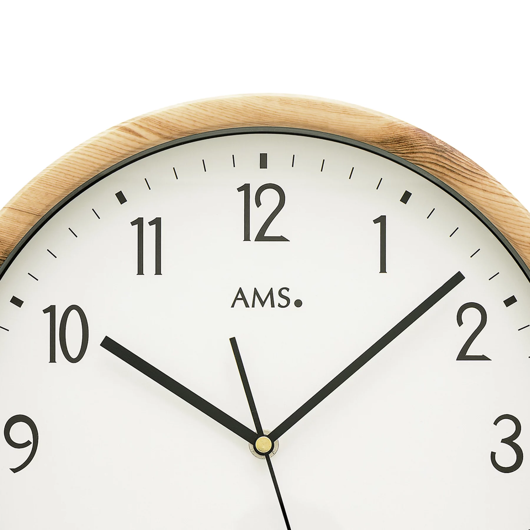 Minimalistische analoge Uhr mit Holzrahmen und schwarzen Ziffern