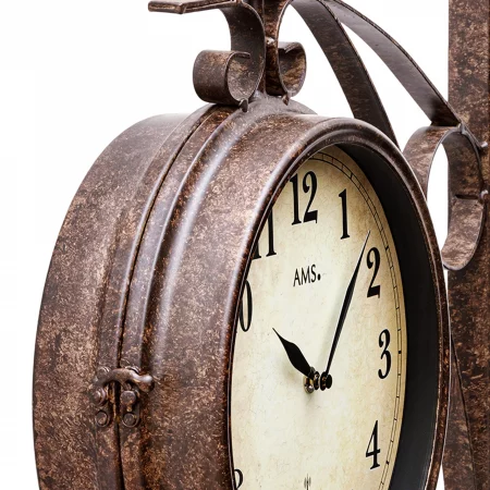 Antike eisen Wand-Uhr mit Vintage-Zifferblatt