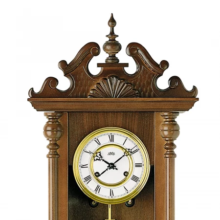 Antike Pendeluhr aus Holz mit römischen Ziffern