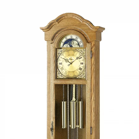 Antiker Standuhr mit Holzgehäuse und Pendeln