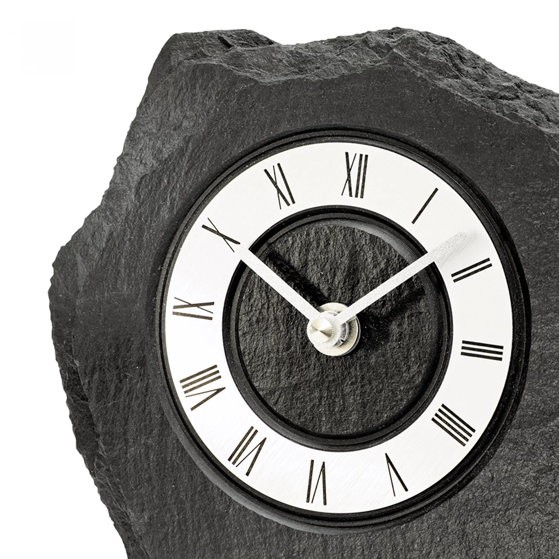 Schwarze Steinuhr mit römischen Ziffern