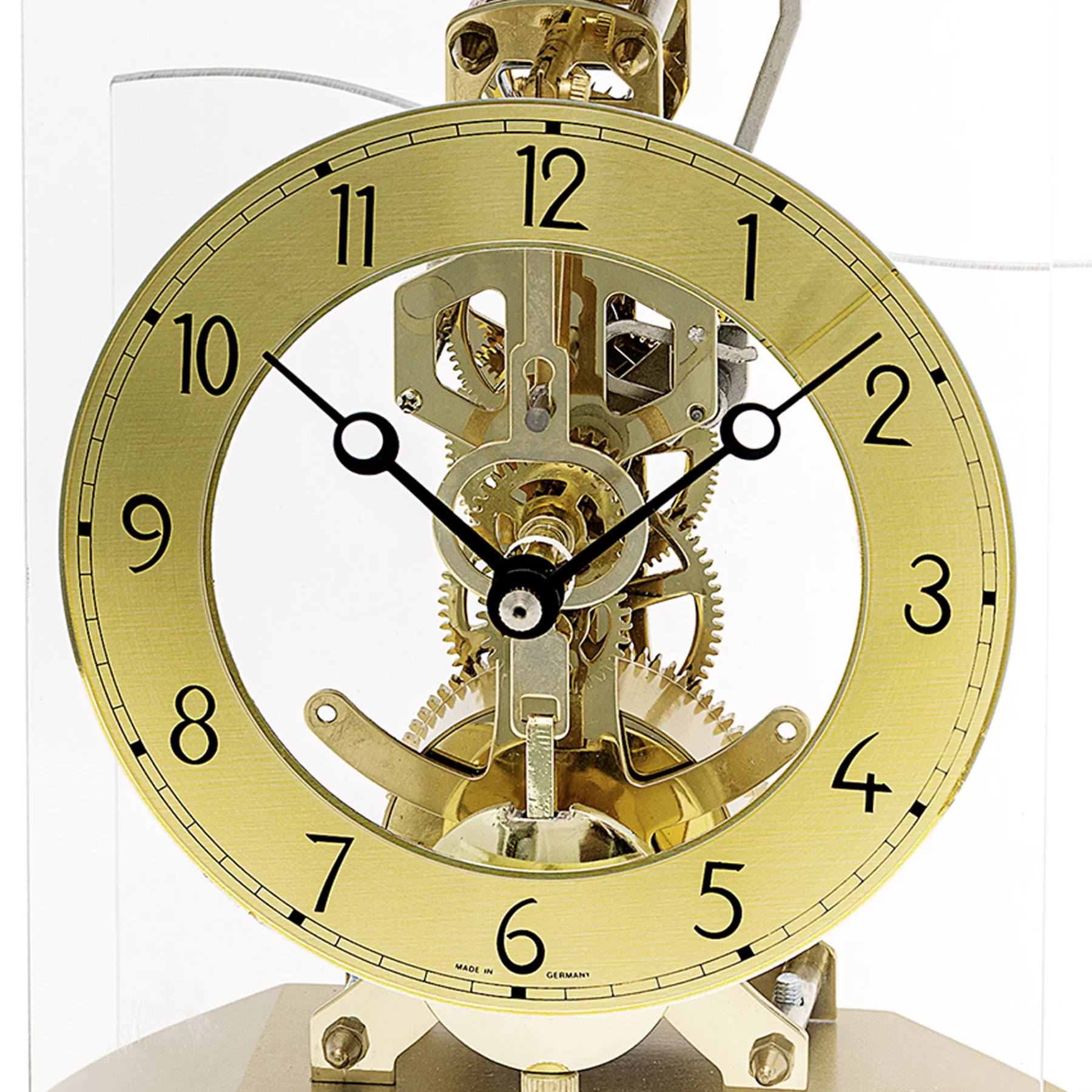 Mechanische Uhr mit sichtbaren Zahnrädern und goldenem Zifferblatt
