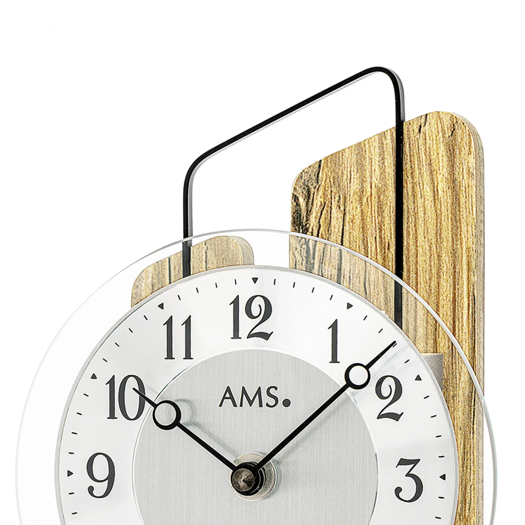 Moderne Wanduhr mit Holzdesign und schwarzen Zeigern