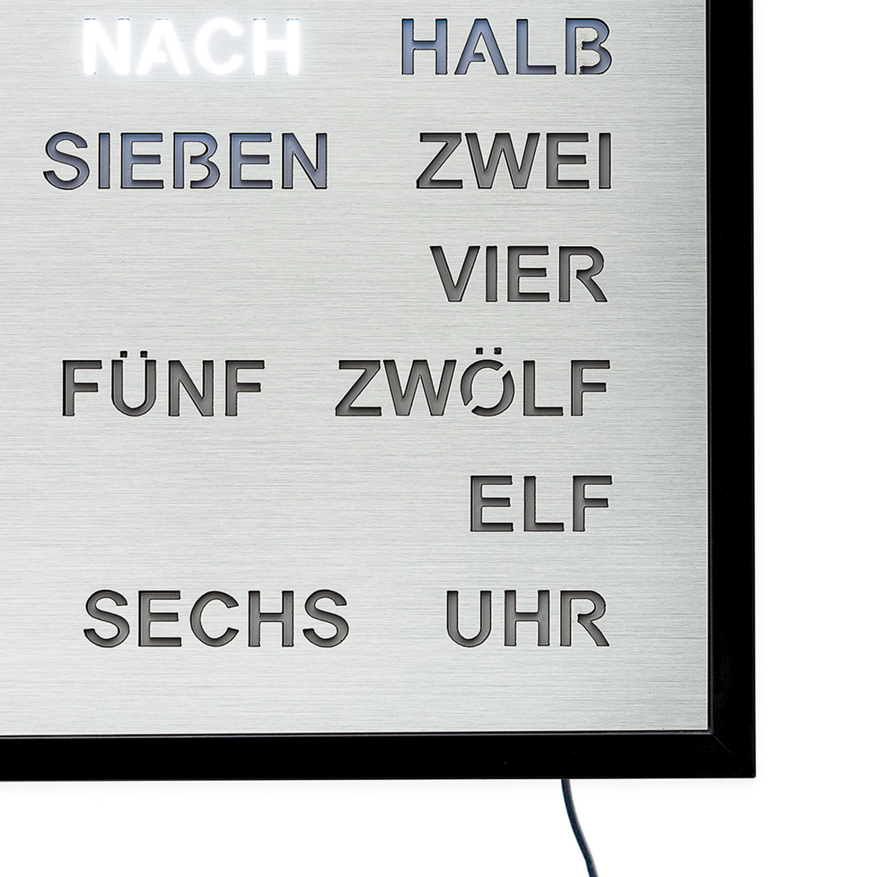 Wortuhr mit beleuchteten Wörtern: nach, sieben