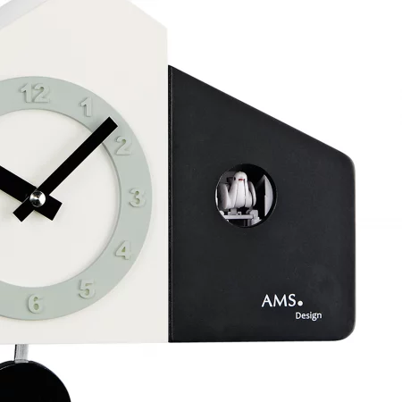 Moderne Kuckucksuhr mit schwarz-weißem Design und sichtbarem Kuckuck