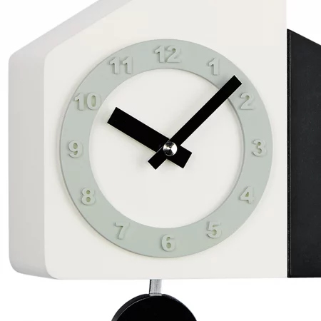 Modernes Pendeluhrendesign mit schwarz-weißen Details