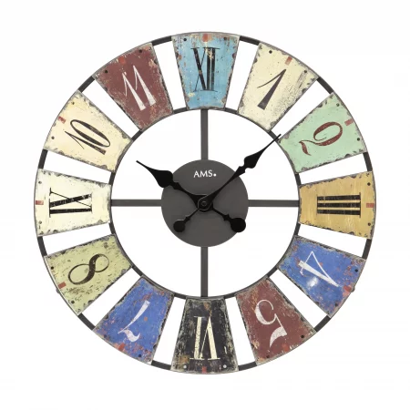 Vintage Wanduhr mit römischen Ziffern und bunten Segmenten