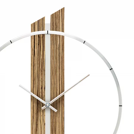 Moderne Wanduhr mit Holz- und Metallelementen, minimalistisches Design
