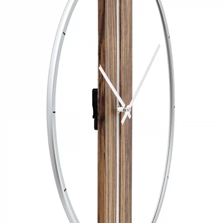 Moderne Wanduhr, Holzstreifen, minimalistische Zeiger