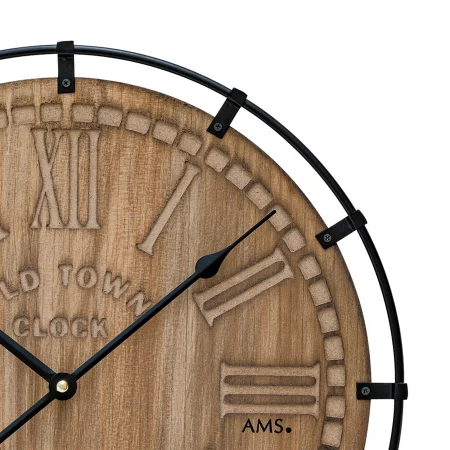 Holzwanduhr mit römischen Ziffern und Metallrahmen