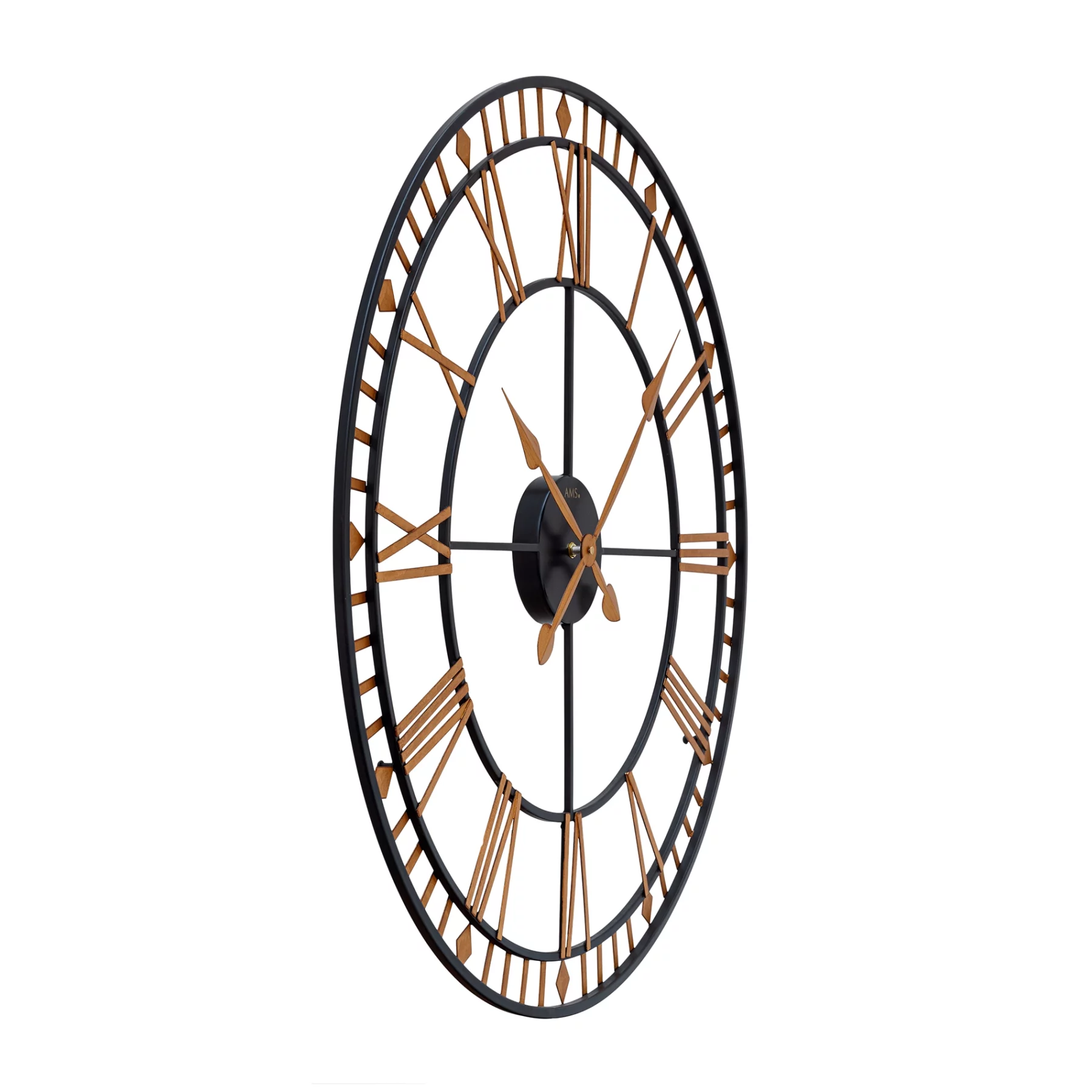 Wanduhr mit römischen Ziffern und Metallrahmen