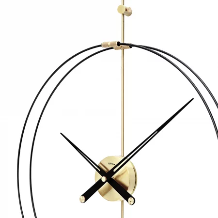 Moderne Pendeluhr mit goldenen und schwarzen Elementen