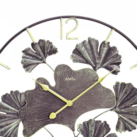 Wanduhr mit Ginkgo-Blatt Design und filigranen Zeigern