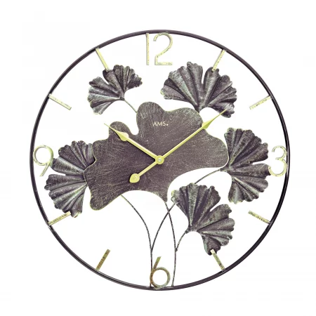 Wanduhr mit metallischen Gingkoblättern und goldenen Zahlen
