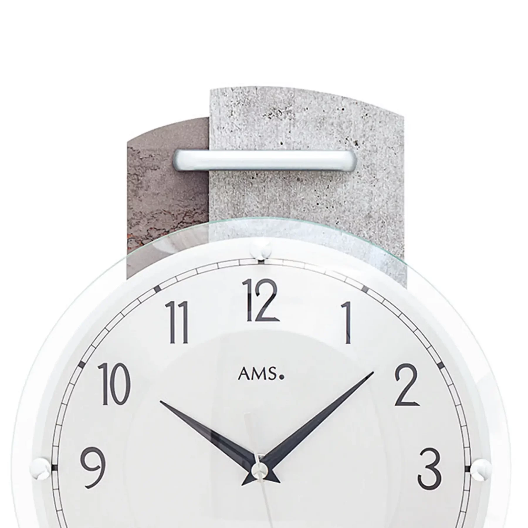 Moderne Wanduhr mit transparentem Ziffernblatt und Metallzeigern