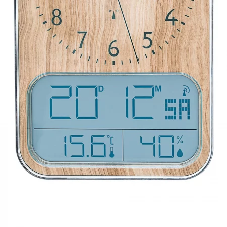 Digitale Wanduhr mit Holzdesign, zeigt Zeit, Datum, Temperatur und Luftfeuchtigkeit