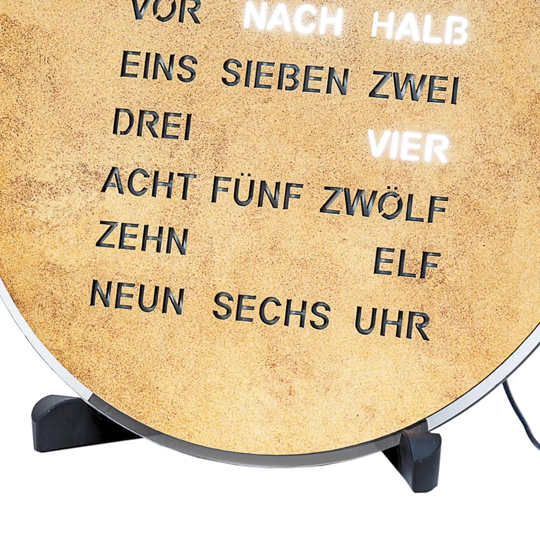 Runde Wanduhr ohne Zeiger mit Wörtern für die Uhrzeit