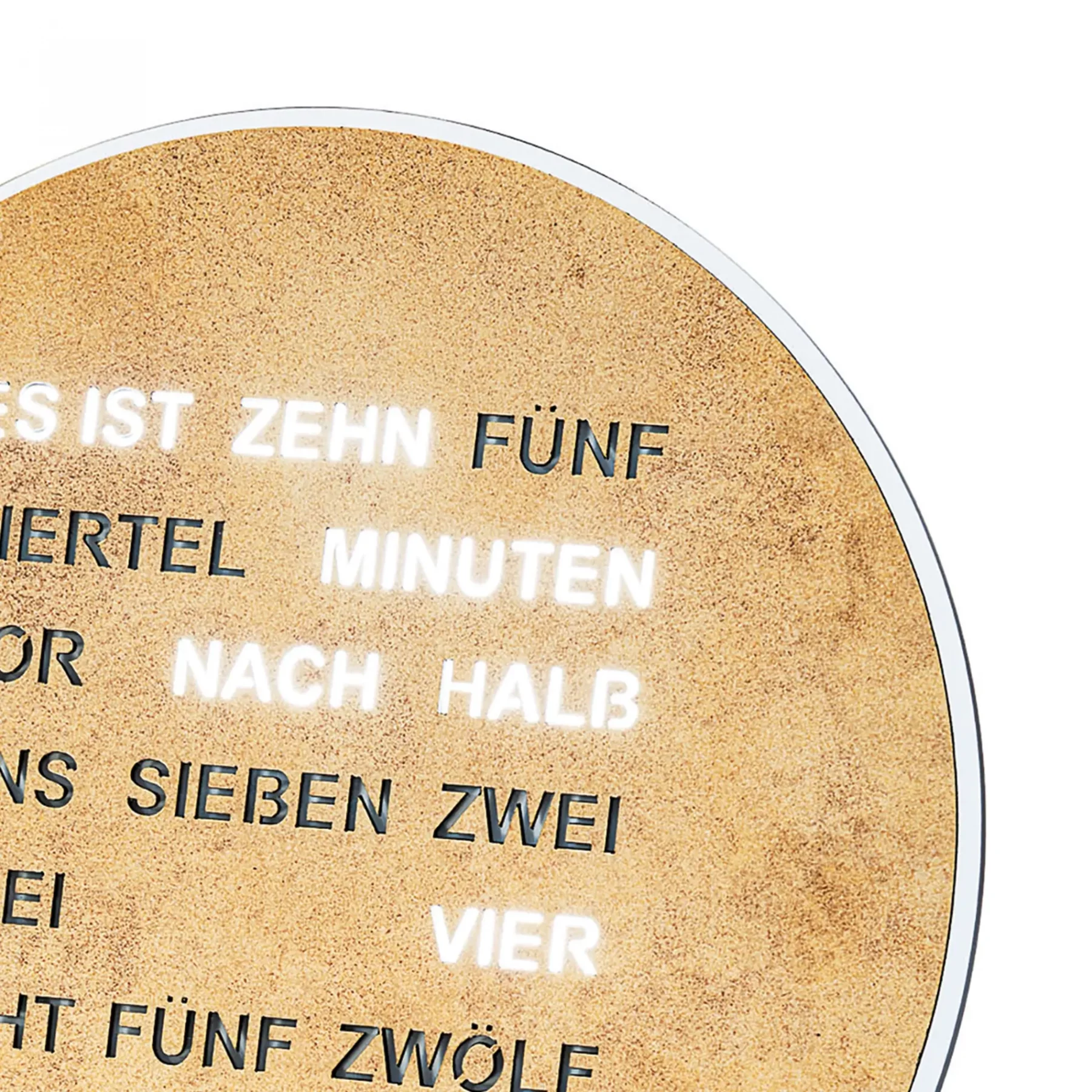Detailaufnahme einer Wortuhr ohne Zeiger