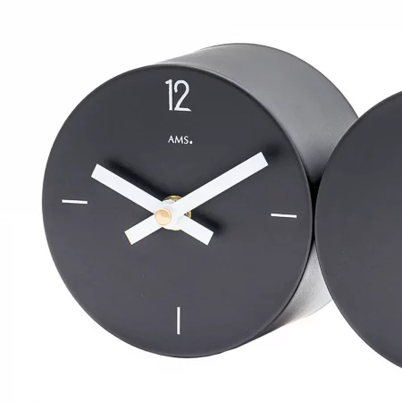 Schwarze runde Uhr mit weißen Zeigern und minimalistischen Design