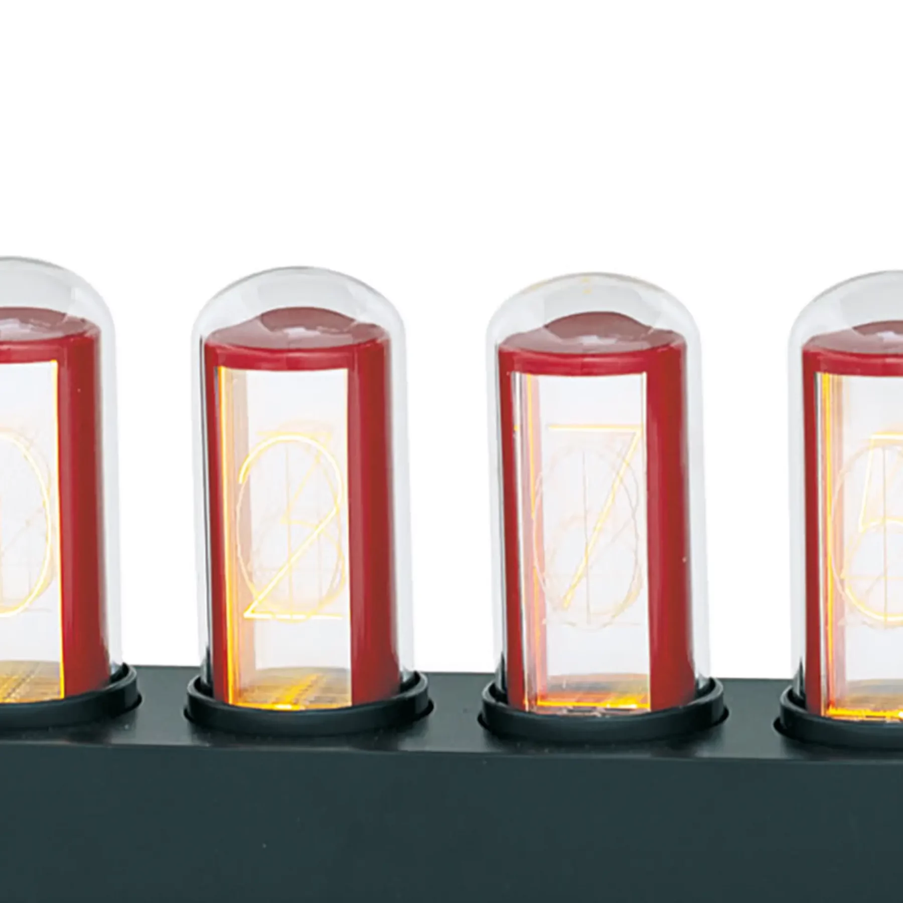 Nahaufnahme von vier leuchtenden Nixie-Röhren in einer Reihe