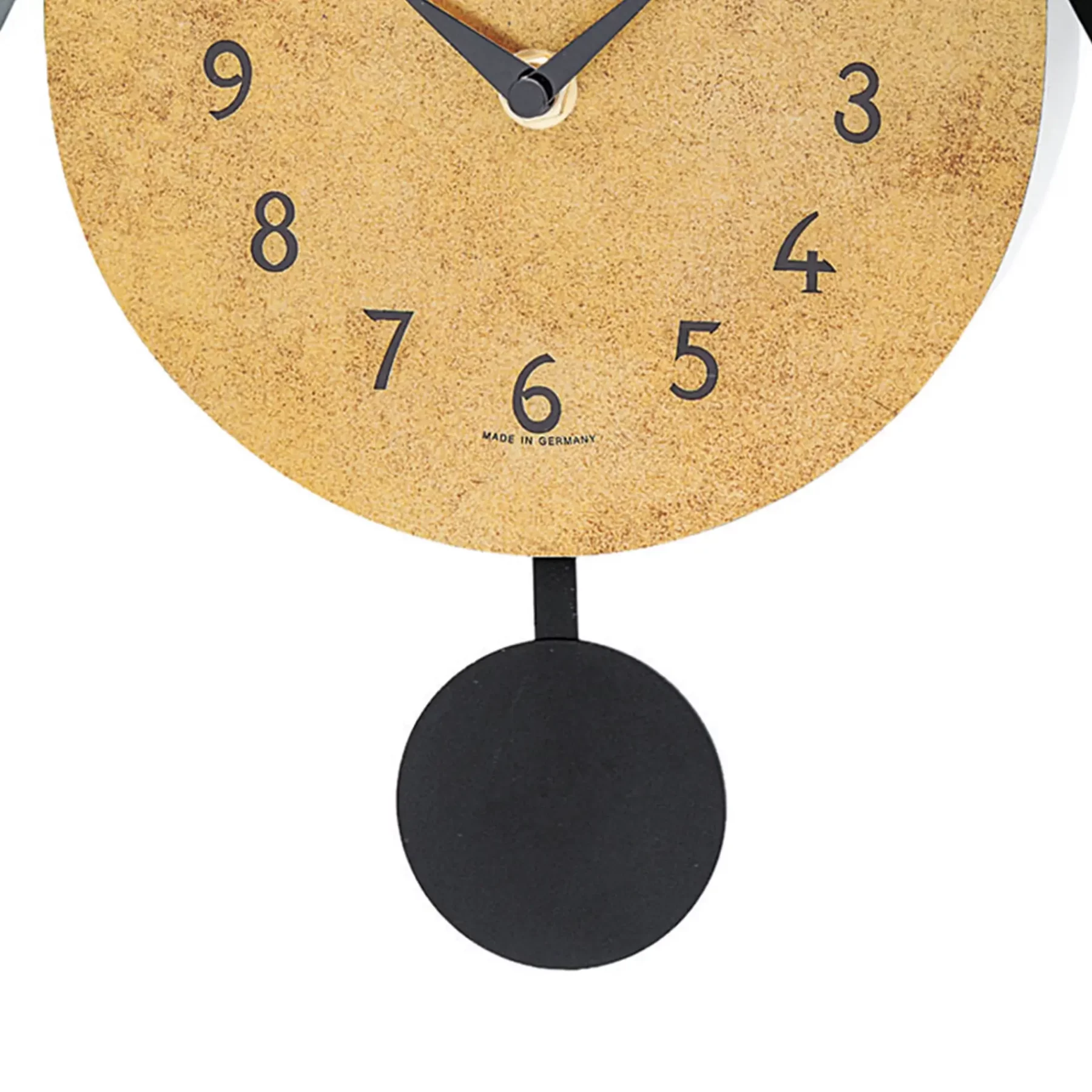 Runde Wanduhr mit Pendel und goldfarbenem Zifferblatt