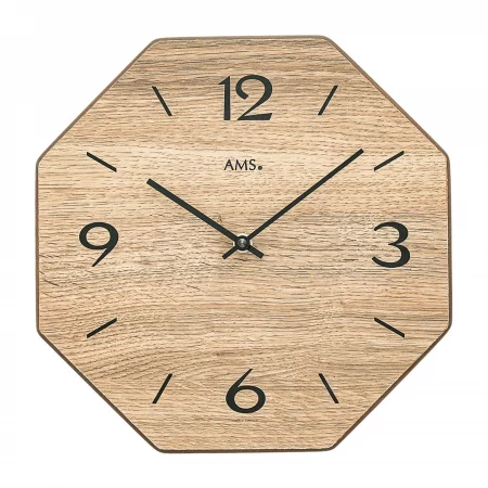 Achteckige Holzwanduhr mit schwarzen Ziffern
