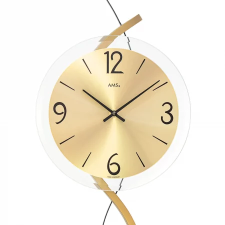 Moderne goldene Wanduhr mit großen schwarzen Ziffern