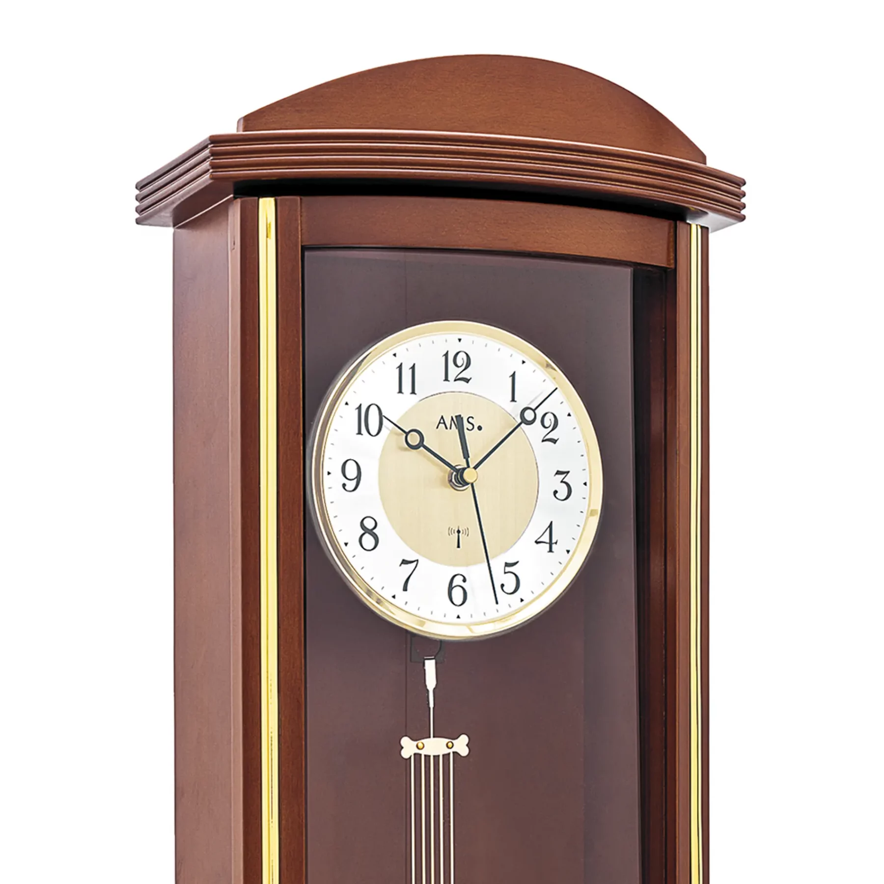 Holzwanduhr mit Pendel und arabischen Ziffern